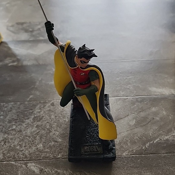 Robin Hand Painted Cold Cast Porcelain 2637 of 3900 Batman Graphitti Designs - Picture 3 of 6